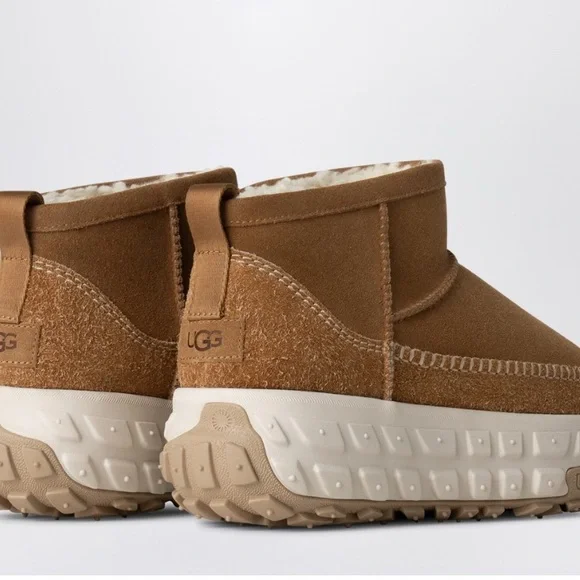 UGG® All-Gender Venture Daze Ultra Mini Boot - Chestnut. Size: Women 8-Men 7 - Picture 5 of 8